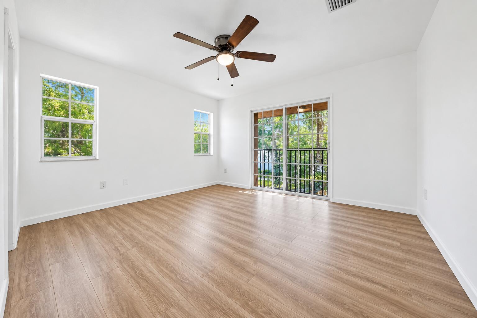 See details 205 / 0 2617 sq. ft. $ 2026-10-15 0 Photo