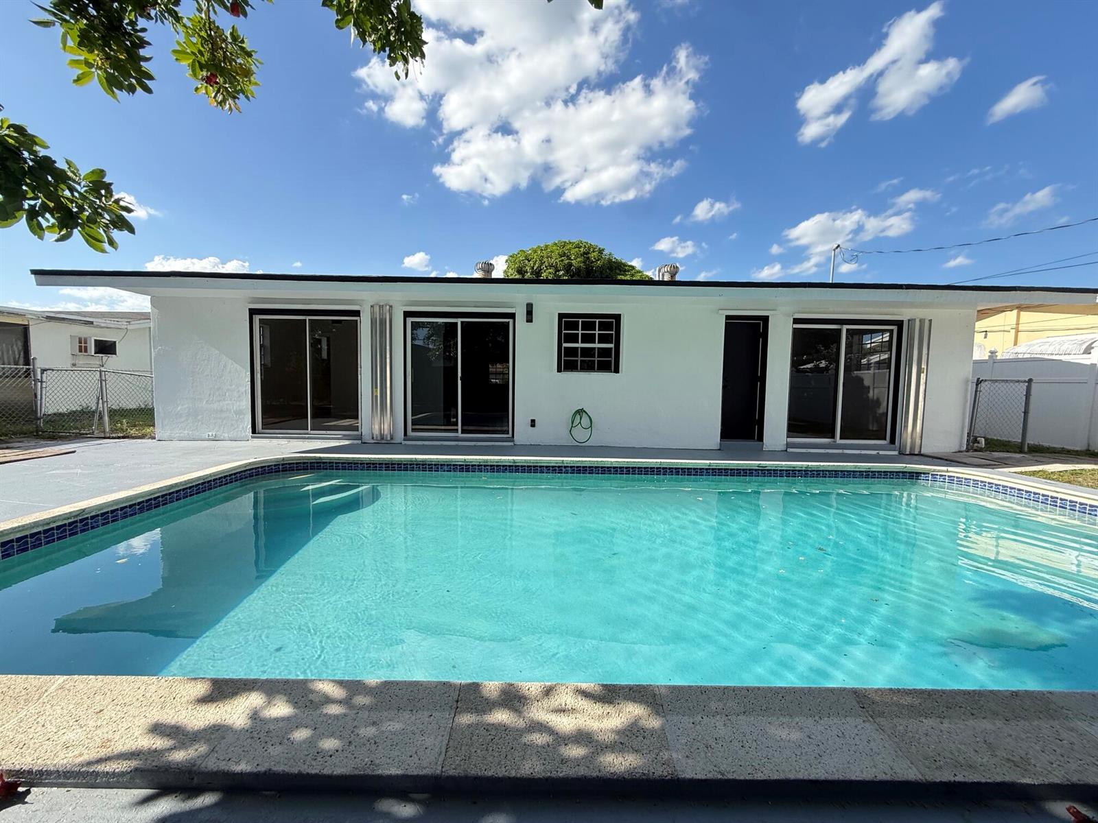 7820 4 / 3 1641 sq. ft. $ 2026-08-23 0 foto