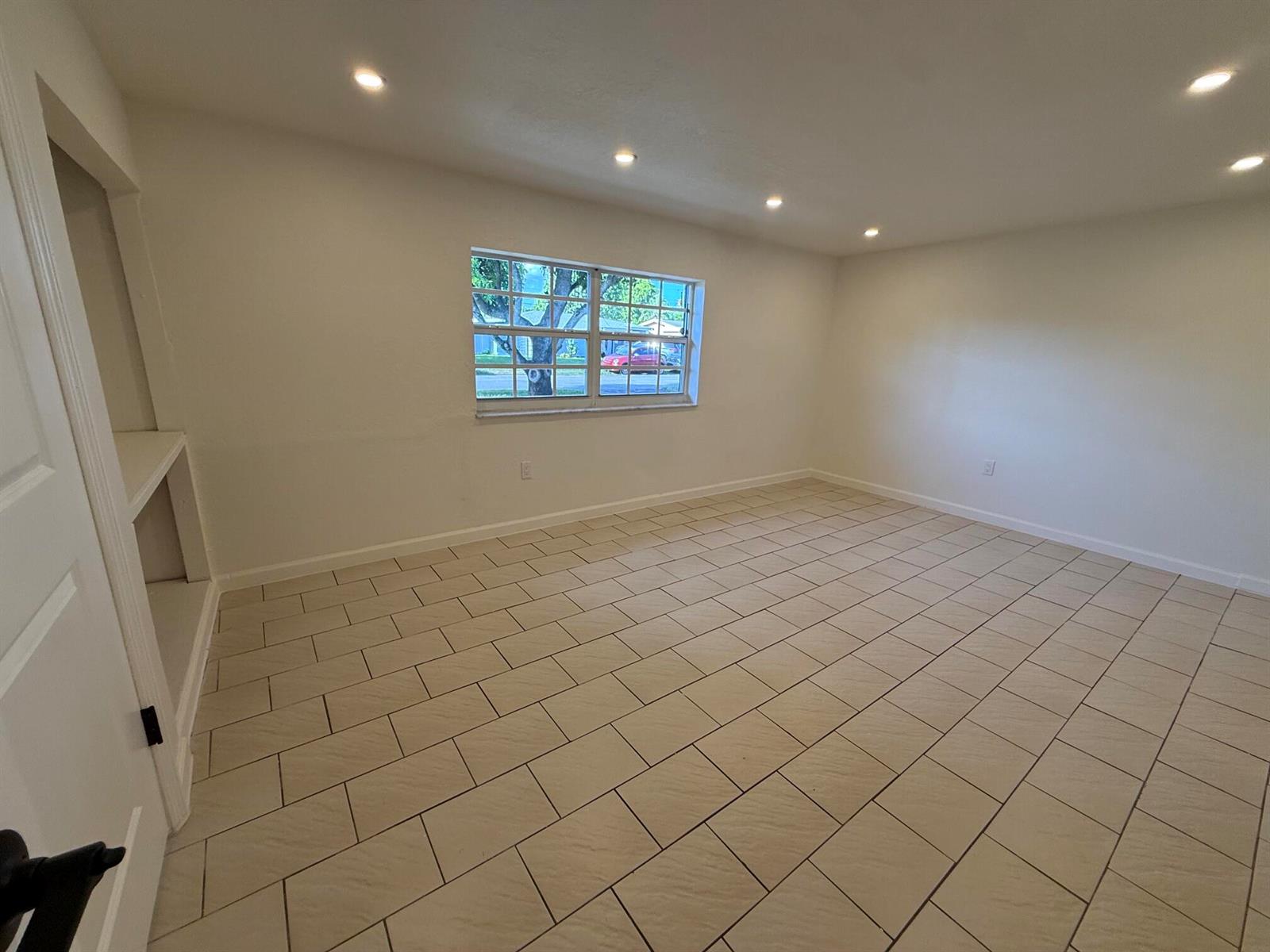 7820 4 / 3 1641 sq. ft. $ 2026-08-23 0 foto