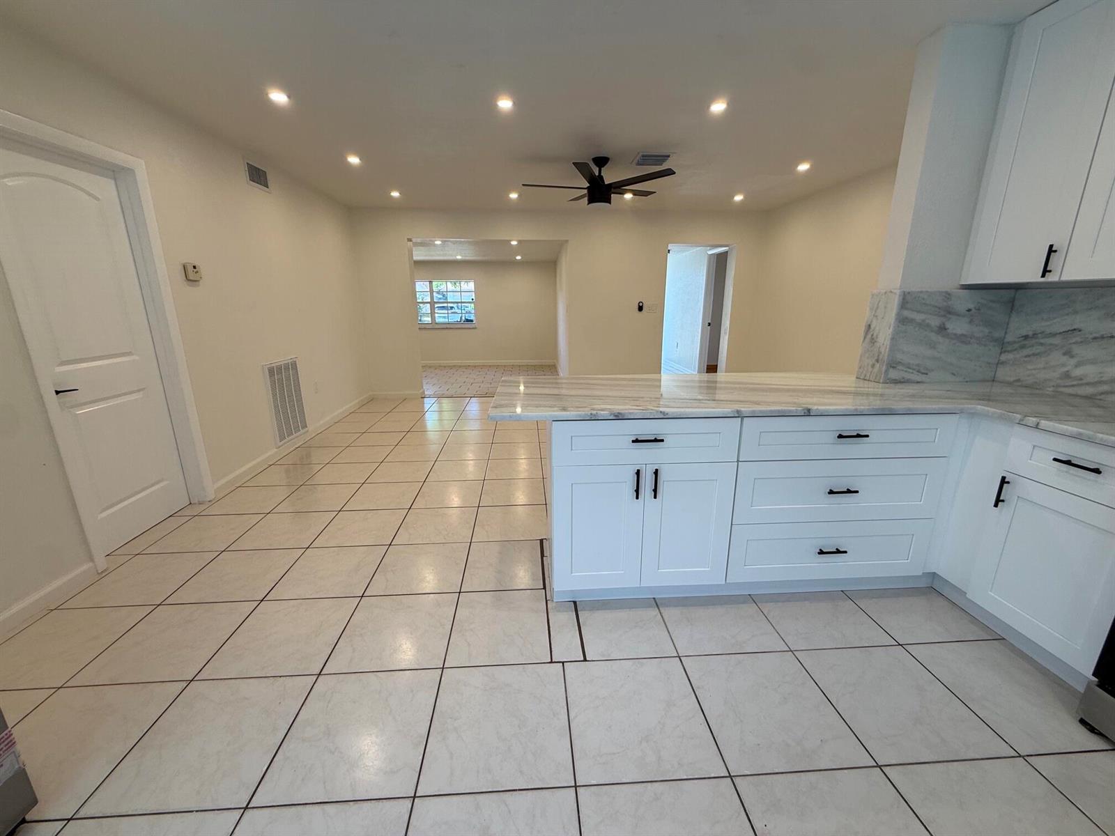7820 4 / 3 1641 sq. ft. $ 2026-08-23 0 foto