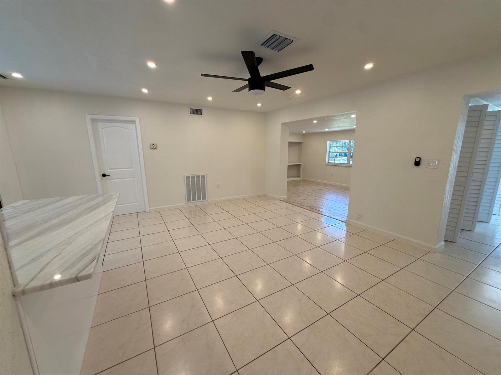 7820 4 / 3 1641 sq. ft. $ 2026-08-23 0 foto