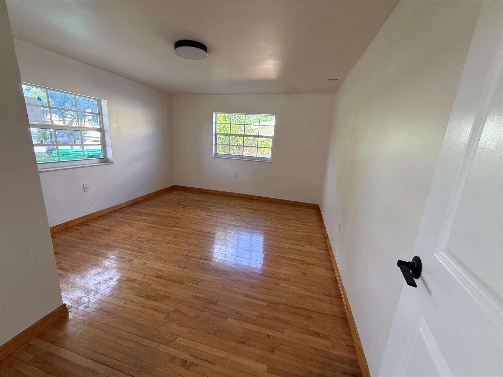 7820 4 / 3 1641 sq. ft. $ 2026-08-23 0 foto