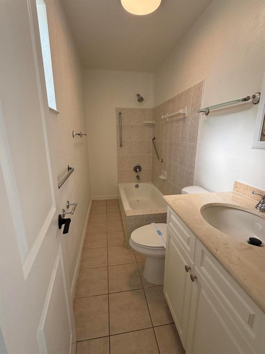 7820 4 / 3 1641 sq. ft. $ 2026-08-23 0 foto
