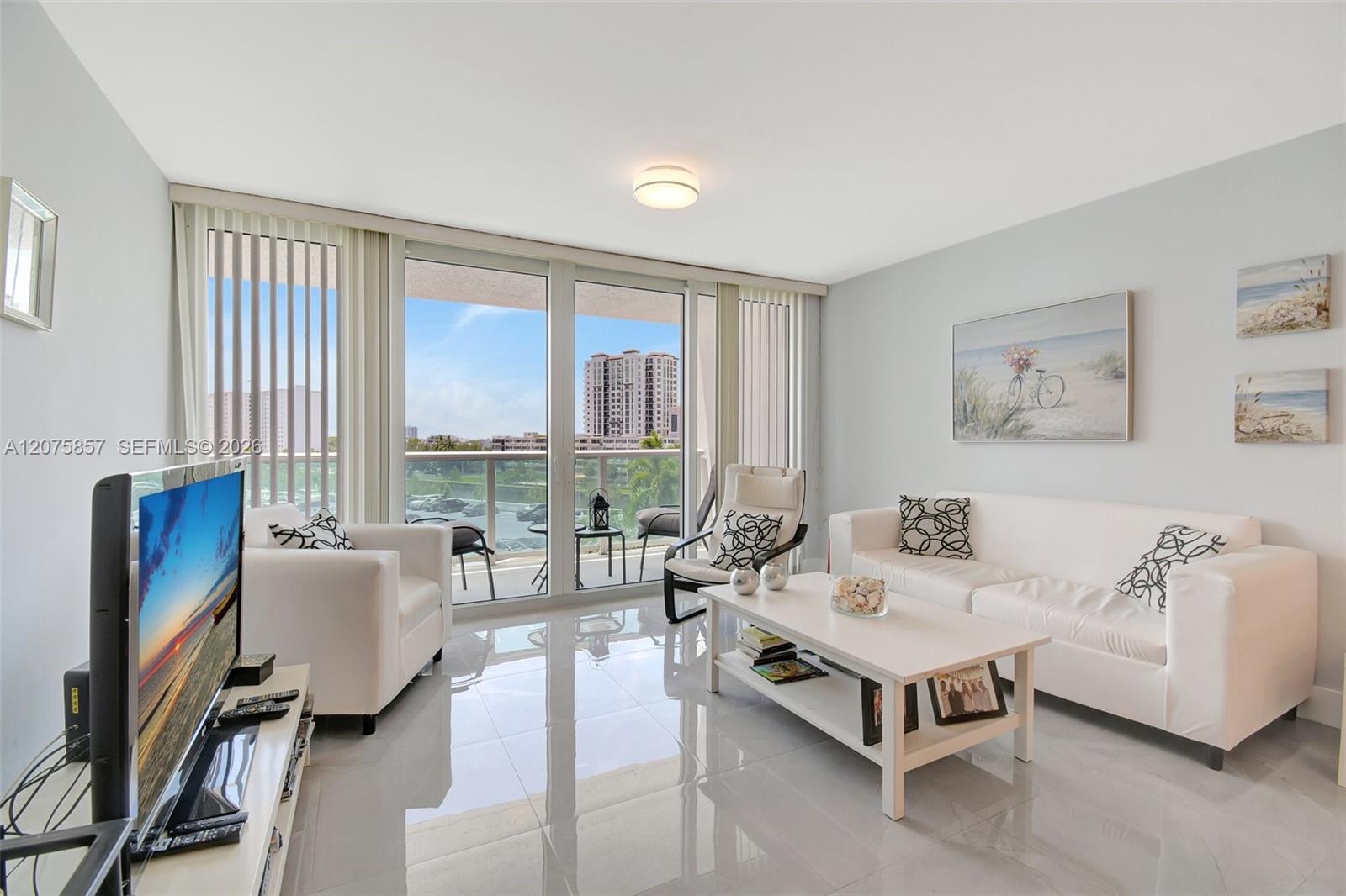 502 1 / 2 991 sq. ft. $ 2026-08-22 0 foto