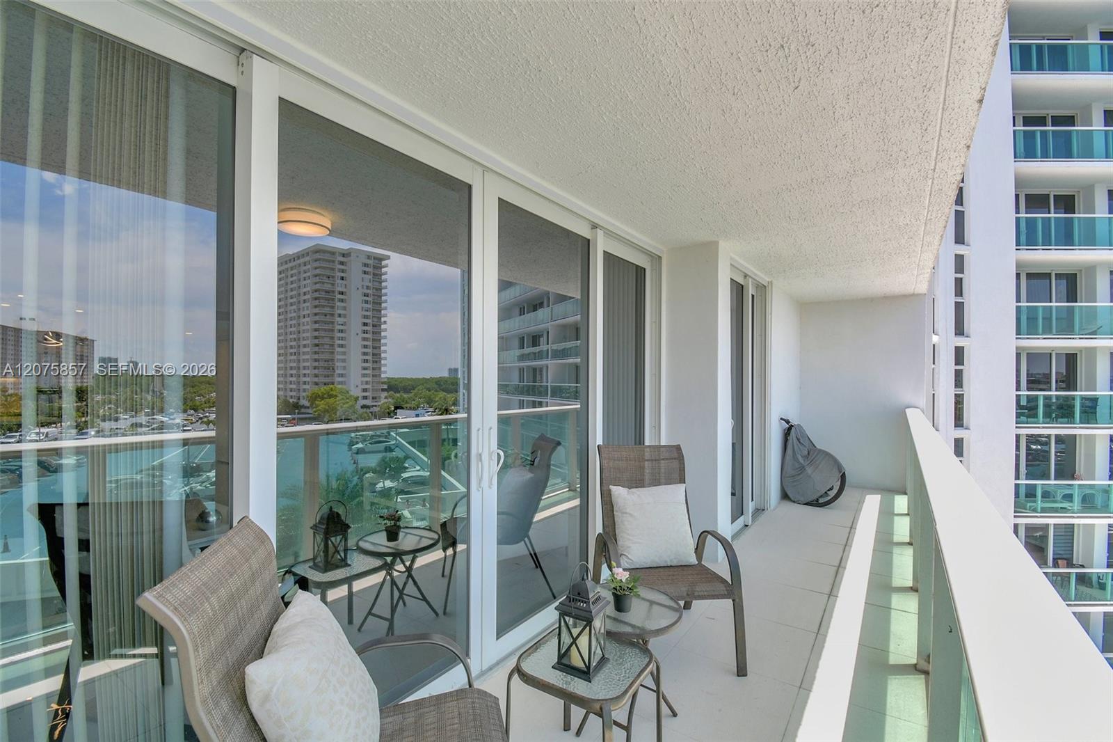 502 1 / 2 991 sq. ft. $ 2026-08-22 0 foto