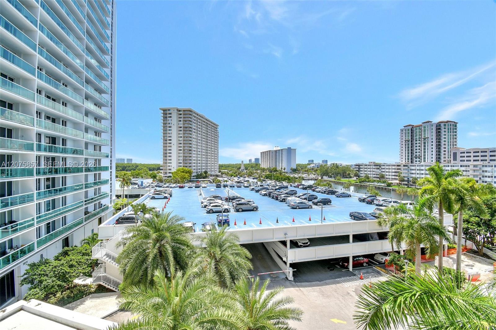502 1 / 2 991 sq. ft. $ 2026-08-22 0 foto