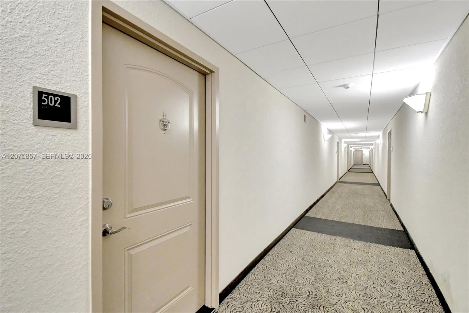 502 1 / 2 991 sq. ft. $ 2026-08-22 0 foto