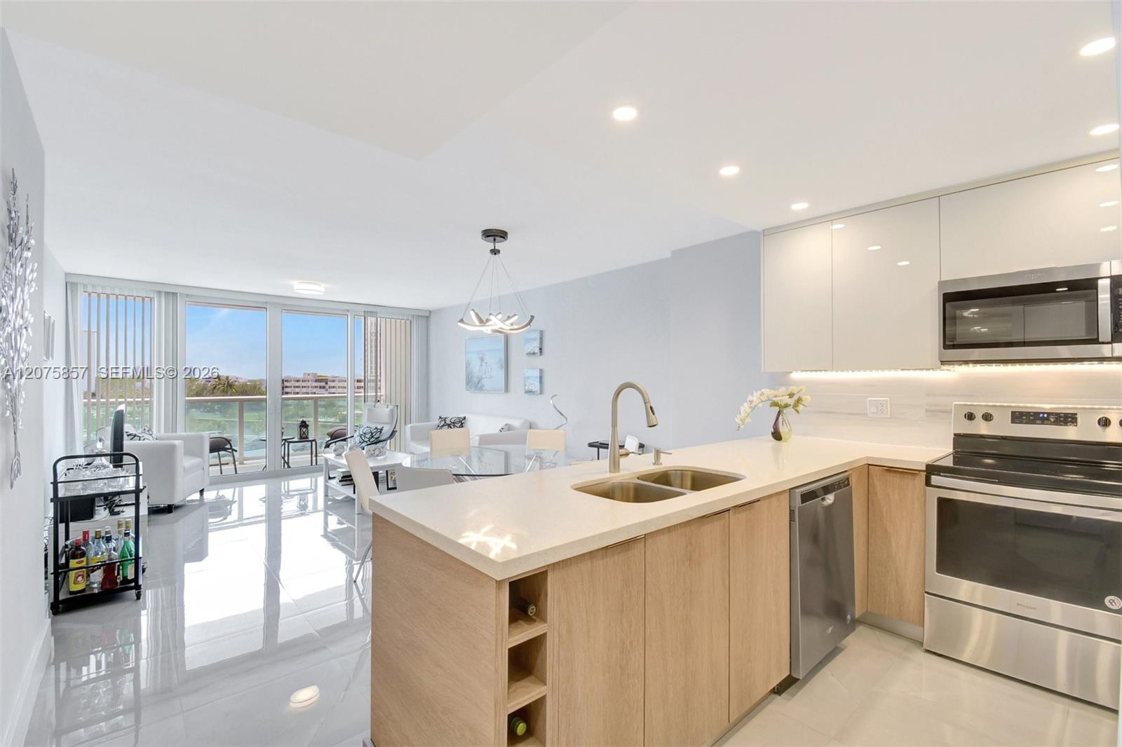 502 1 / 2 991 sq. ft. $ 2026-08-22 0 foto