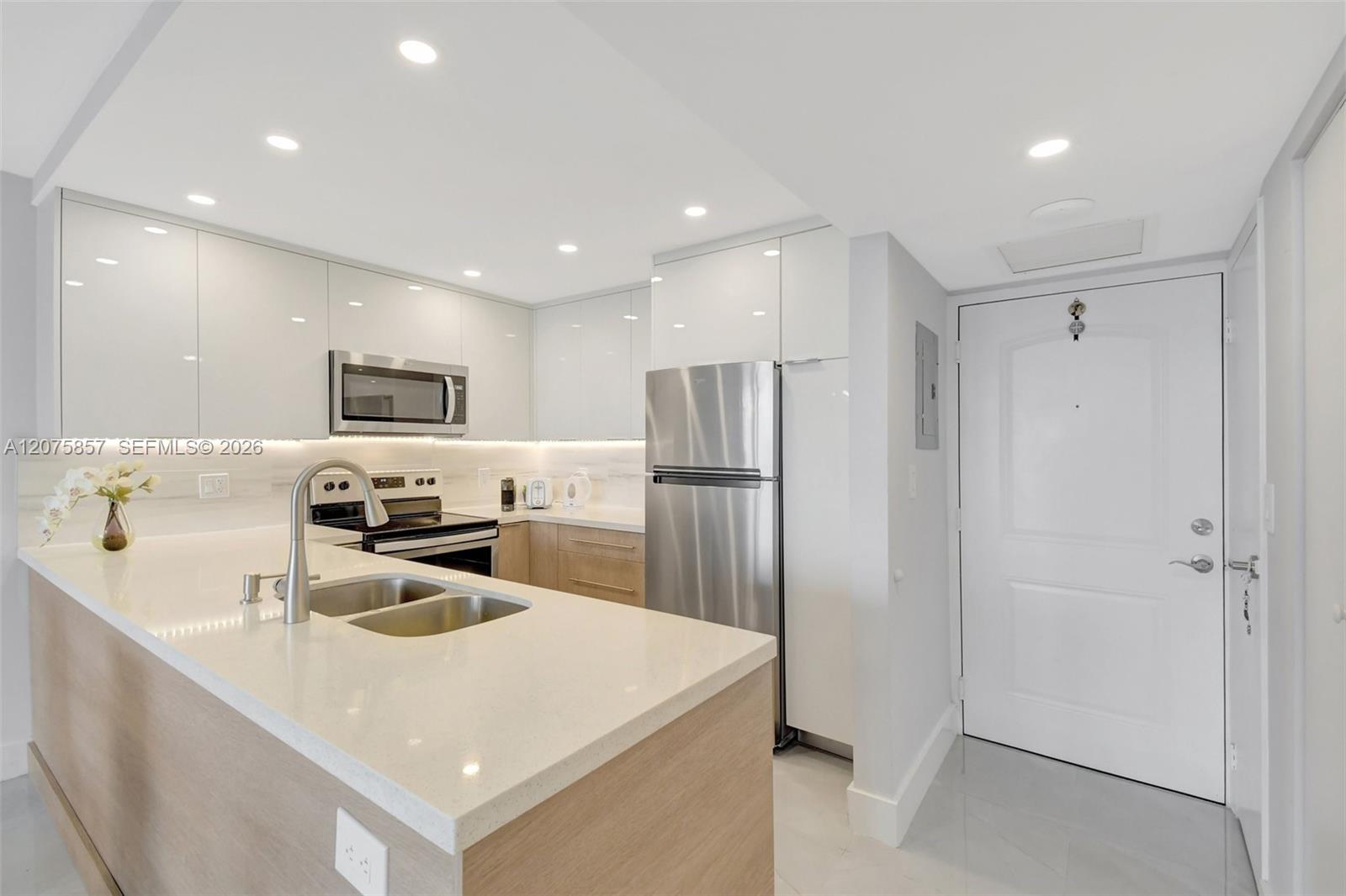 502 1 / 2 991 sq. ft. $ 2026-08-22 0 foto