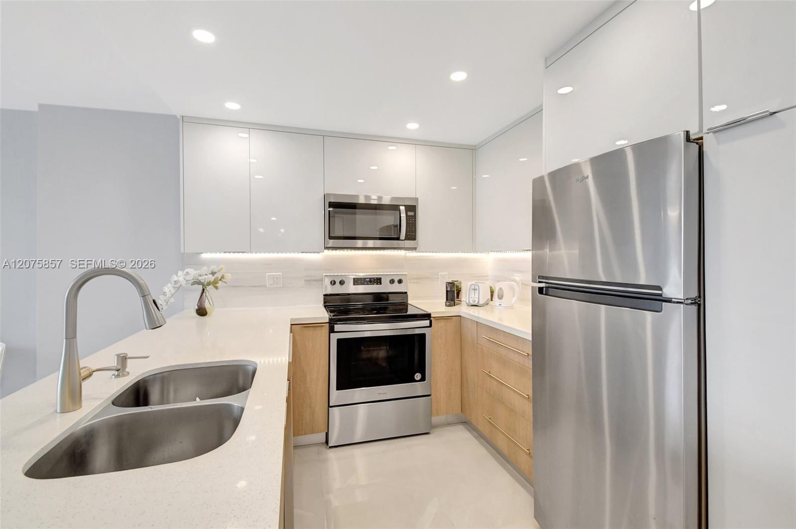 502 1 / 2 991 sq. ft. $ 2026-08-22 0 foto
