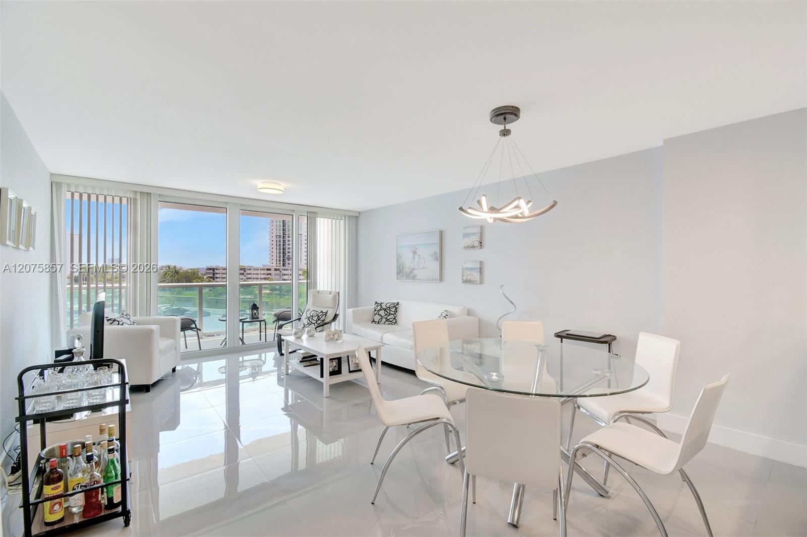 502 1 / 2 991 sq. ft. $ 2026-08-22 0 foto
