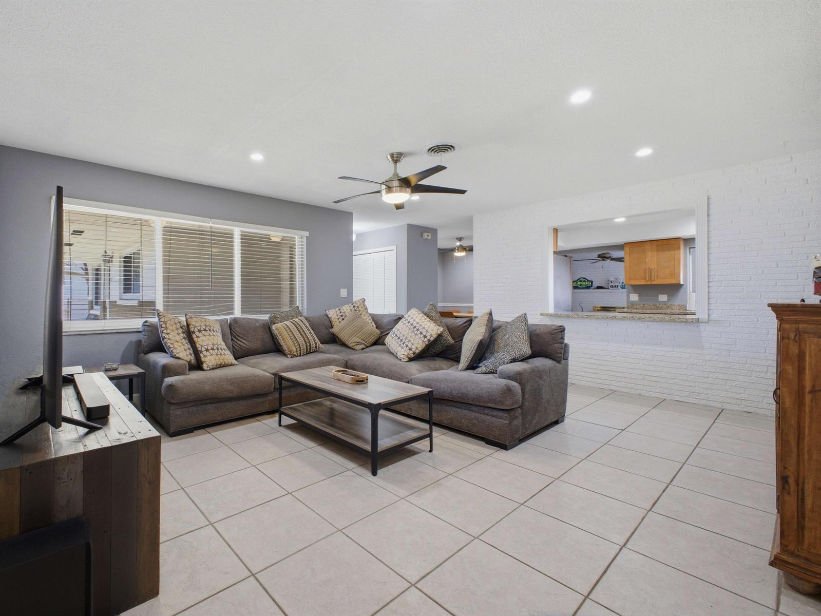 A-B  / 0 2826 sq. ft. $ 2026-08-23 0 foto