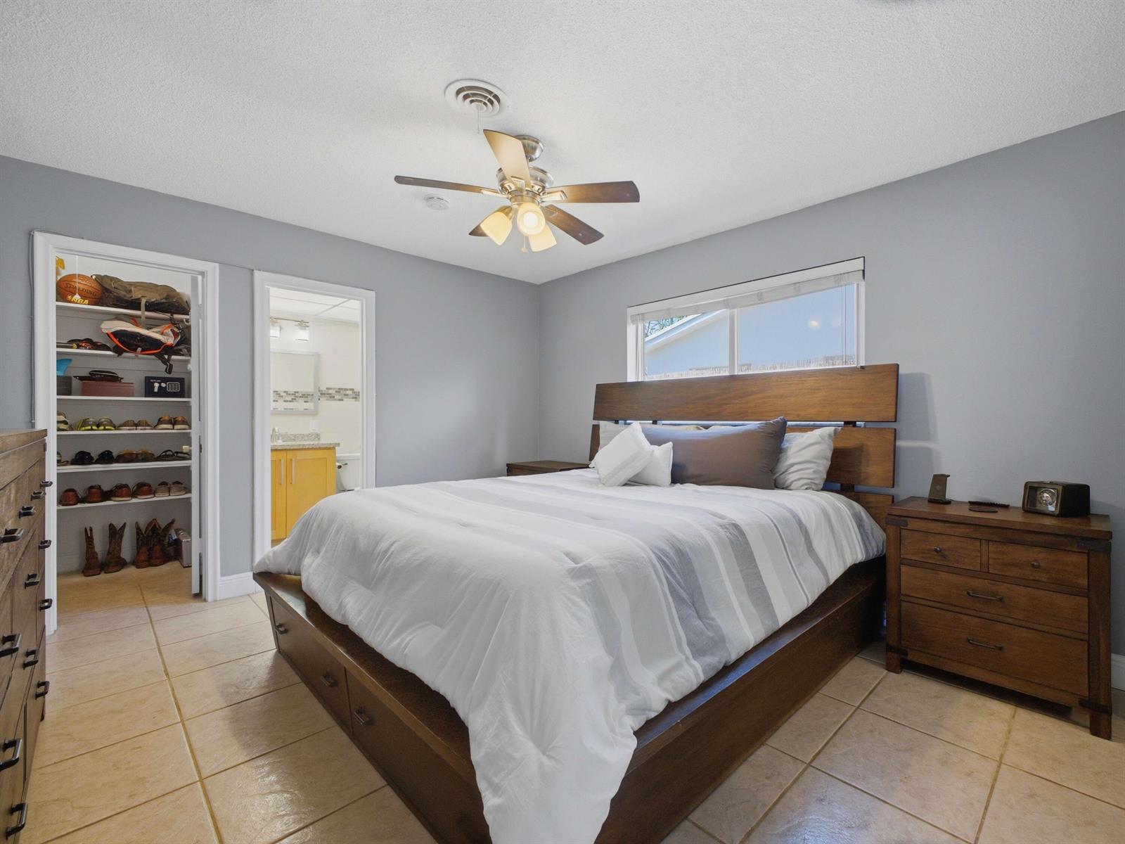 A-B  / 0 2826 sq. ft. $ 2026-08-23 0 foto