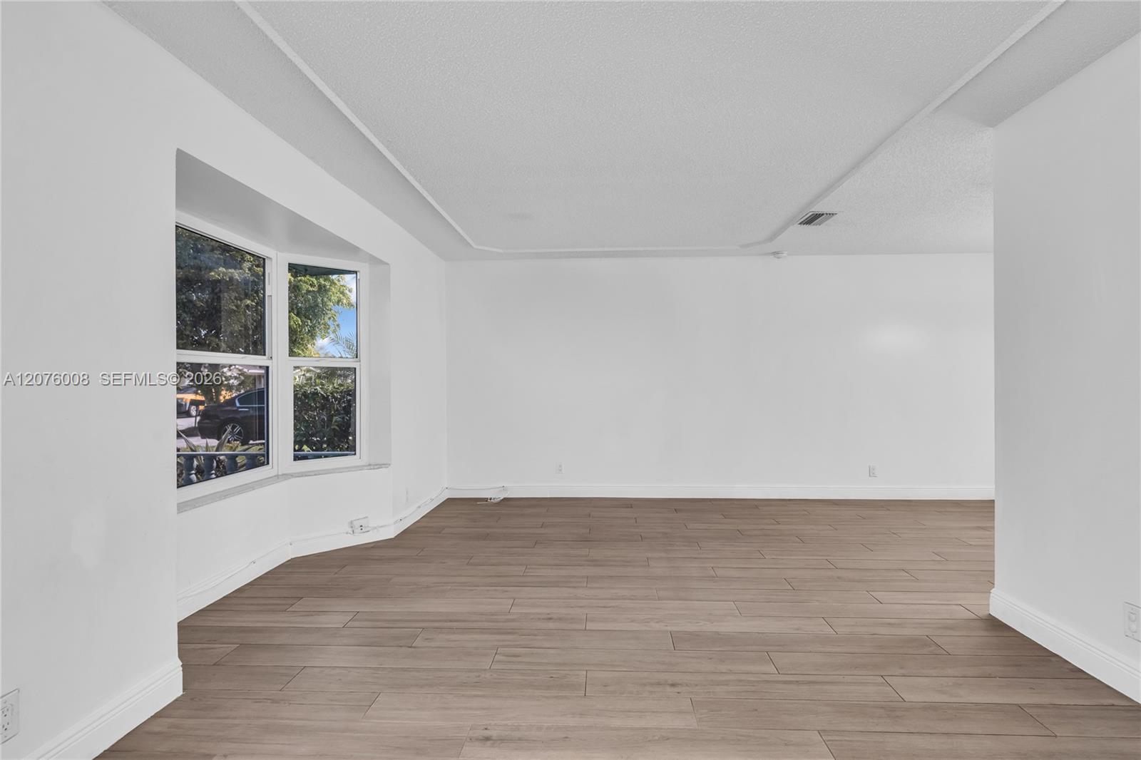 257 4 / 2 1624 sq. ft. $ 2026-08-22 0 foto