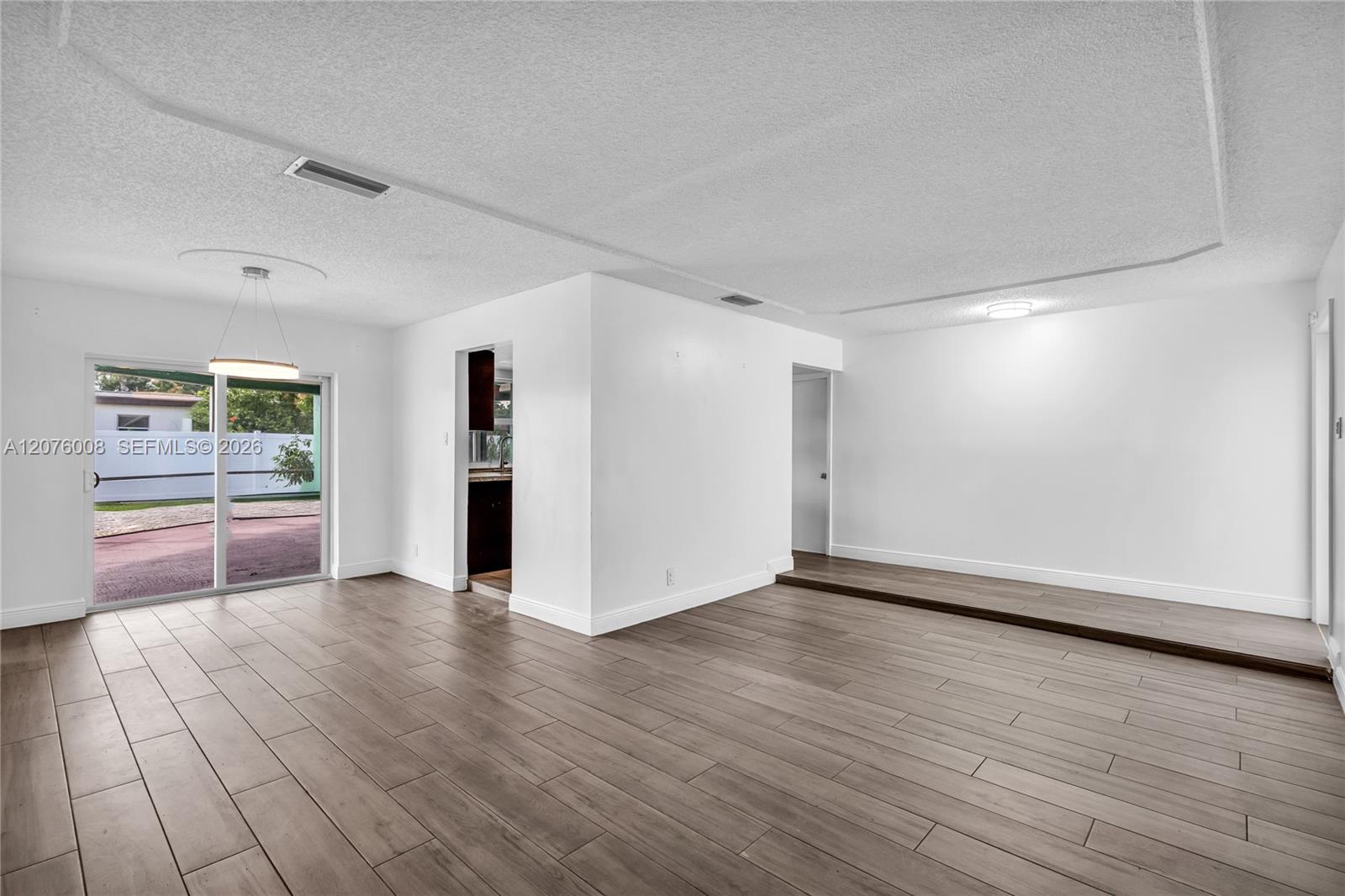 257 4 / 2 1624 sq. ft. $ 2026-08-22 0 foto