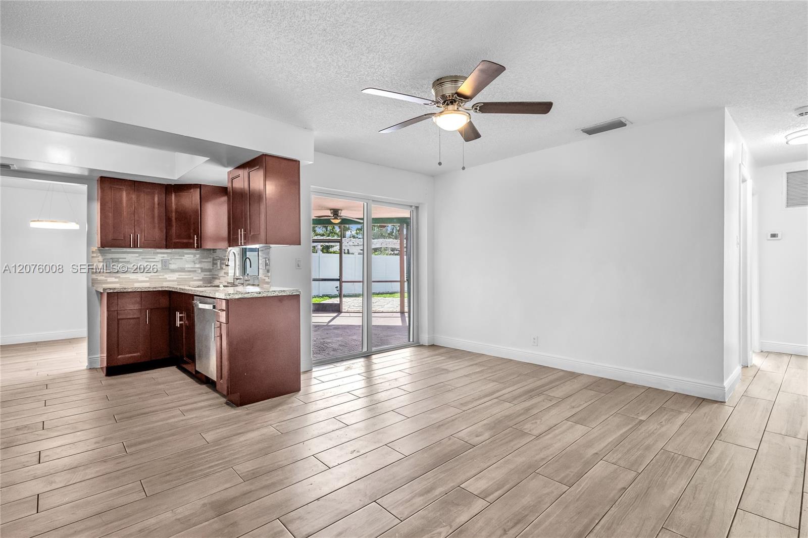 257 4 / 2 1624 sq. ft. $ 2026-08-22 0 foto
