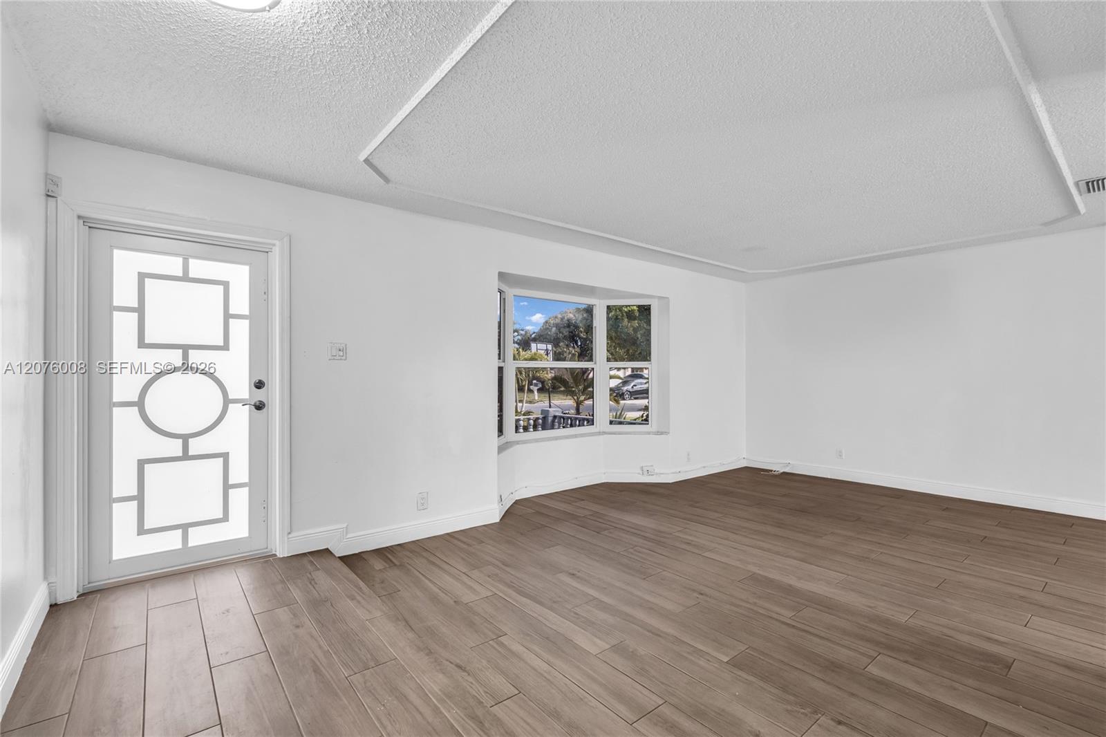 257 4 / 2 1624 sq. ft. $ 2026-08-22 0 foto