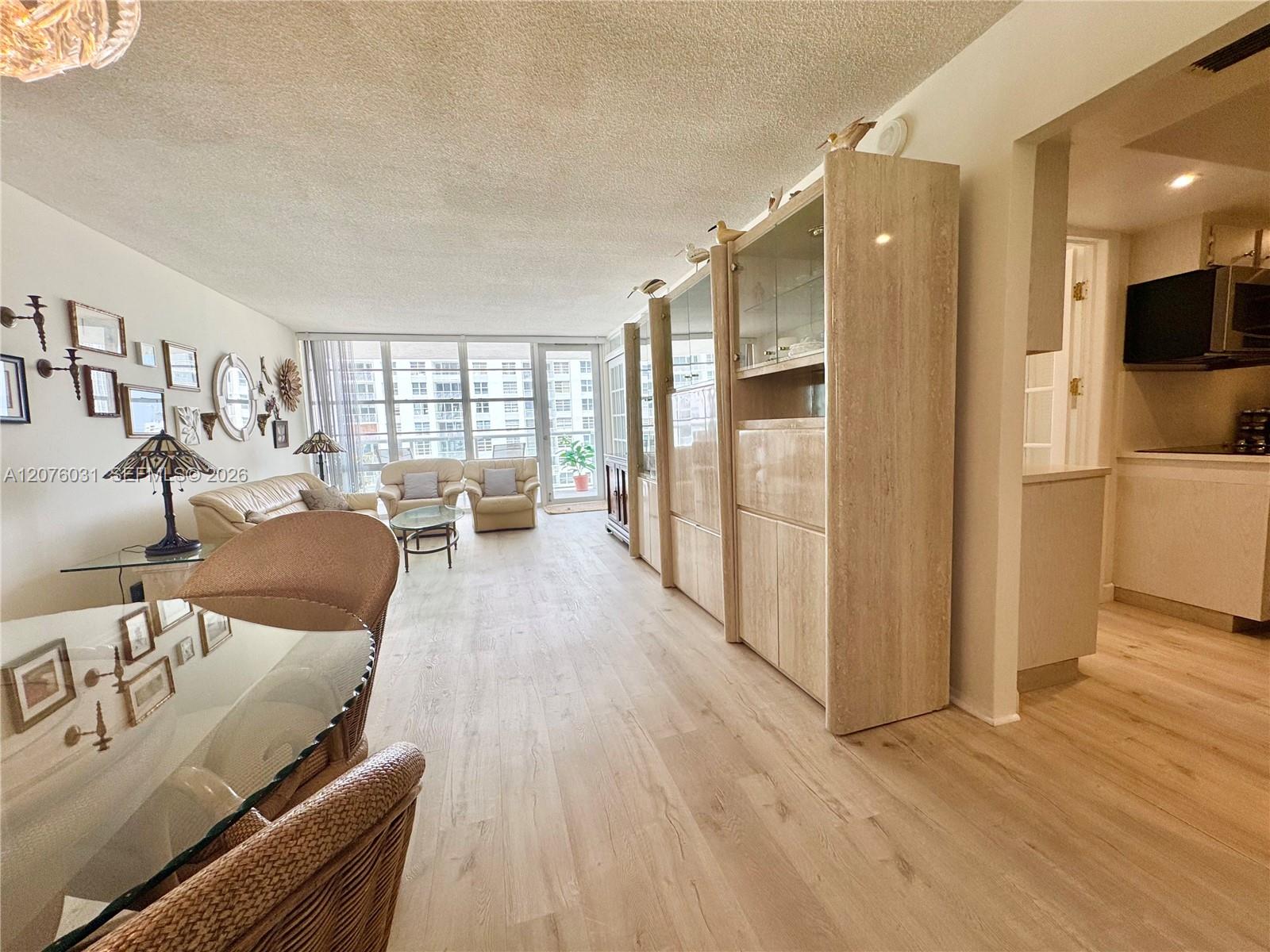 Ver detalles 1110 2 / 2 1070 sq. ft. $ 2026-08-22 0 foto