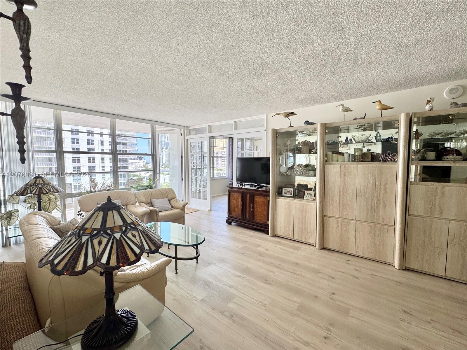 Ver detalles 1110 2 / 2 1070 sq. ft. $ 2026-08-22 0 foto