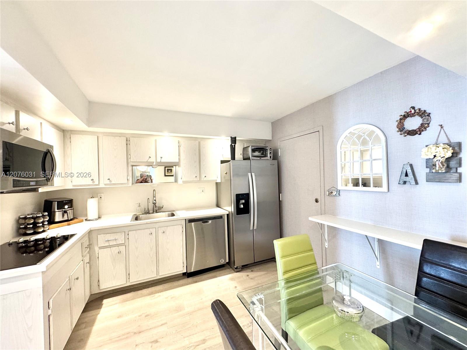 Ver detalles 1110 2 / 2 1070 sq. ft. $ 2026-08-22 0 foto