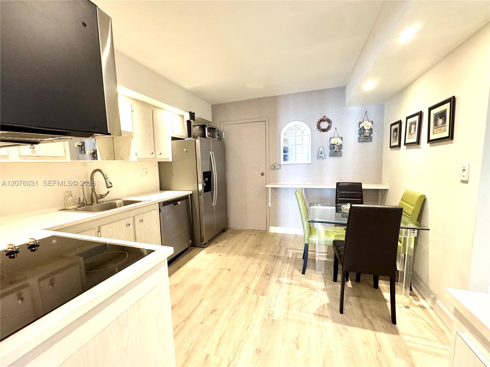 Ver detalles 1110 2 / 2 1070 sq. ft. $ 2026-08-22 0 foto