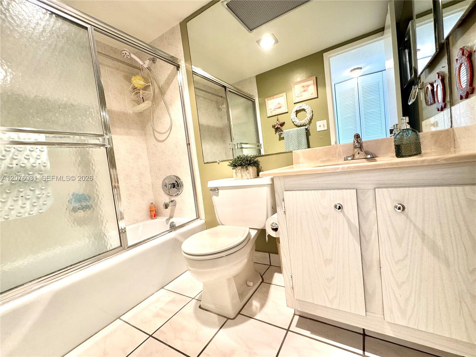 Ver detalles 1110 2 / 2 1070 sq. ft. $ 2026-08-22 0 foto