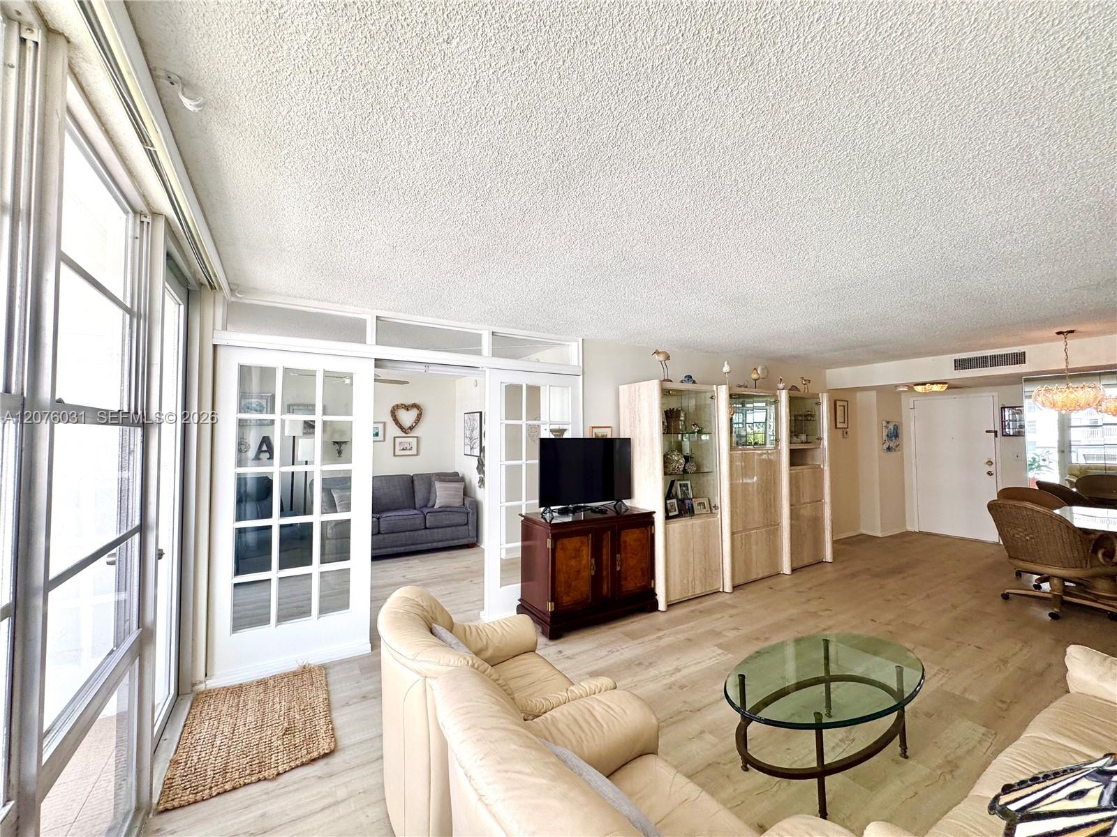 Ver detalles 1110 2 / 2 1070 sq. ft. $ 2026-08-22 0 foto