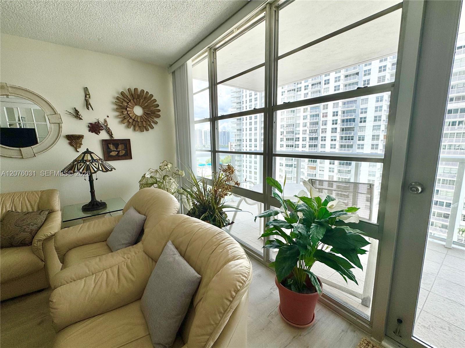 Ver detalles 1110 2 / 2 1070 sq. ft. $ 2026-08-22 0 foto