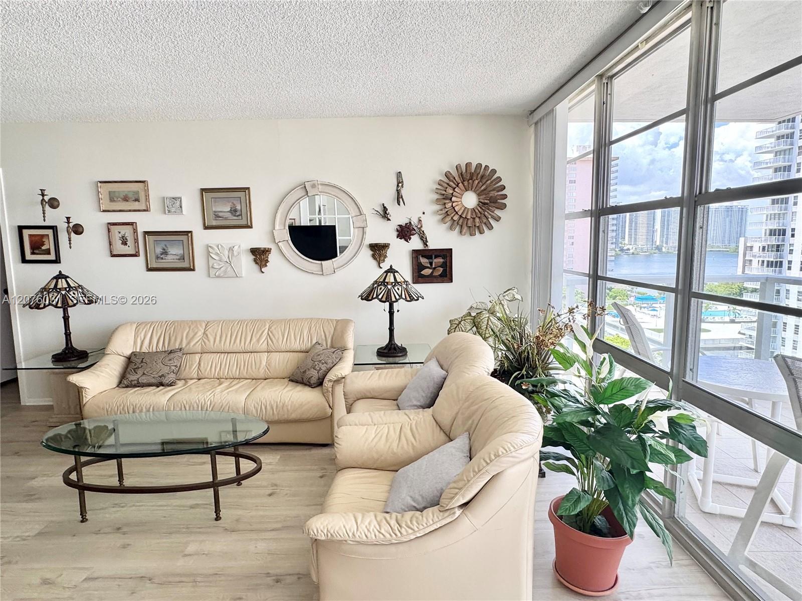Ver detalles 1110 2 / 2 1070 sq. ft. $ 2026-08-22 0 foto