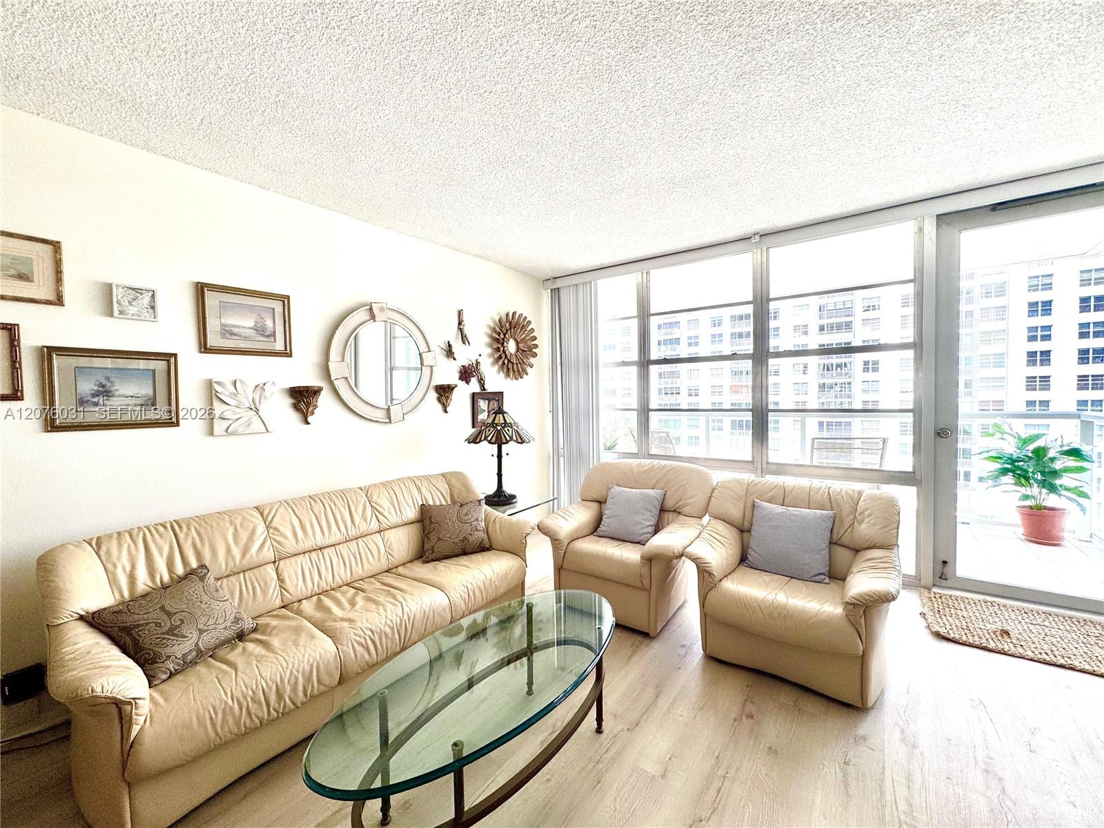 Ver detalles 1110 2 / 2 1070 sq. ft. $ 2026-08-22 0 foto