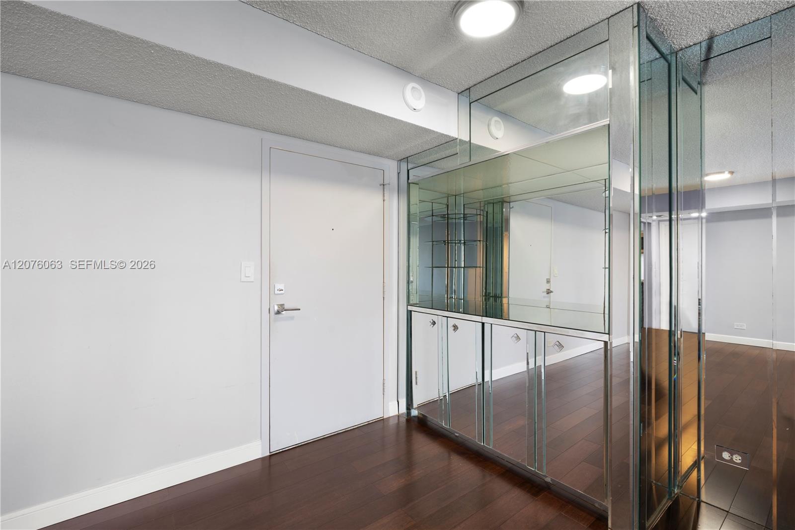 901 2 / 2 1488 sq. ft. $ 2026-08-22 0 foto