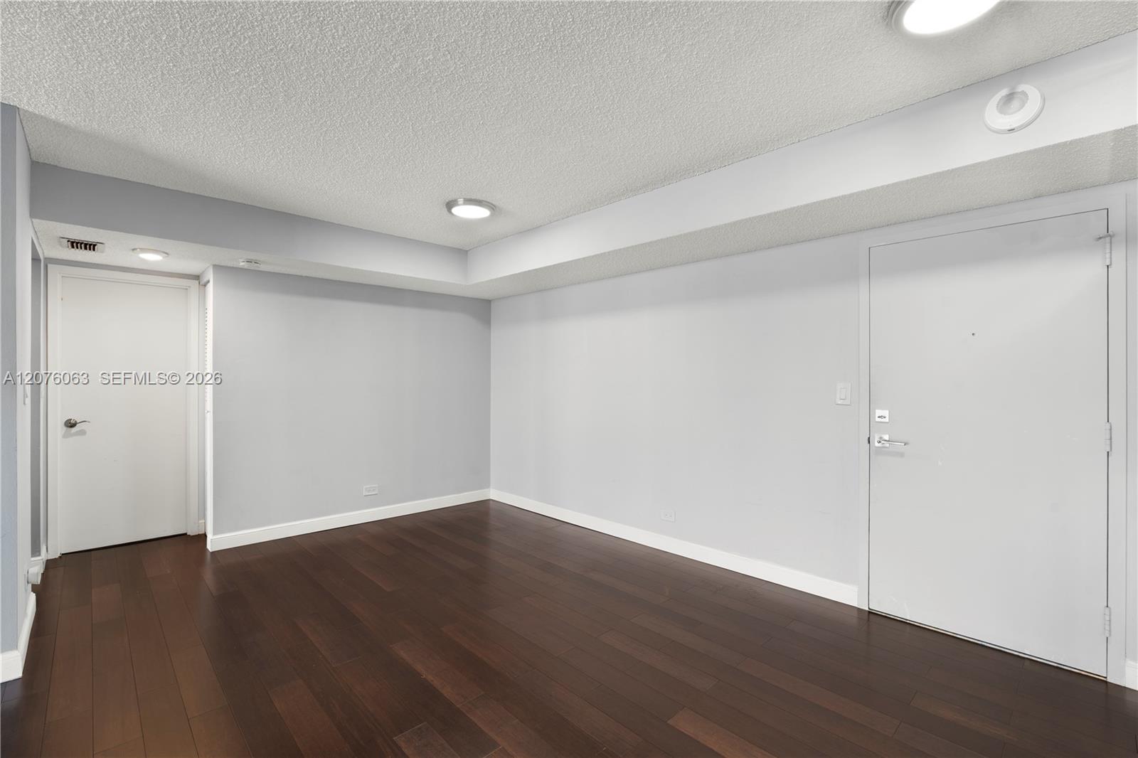 901 2 / 2 1488 sq. ft. $ 2026-08-22 0 foto