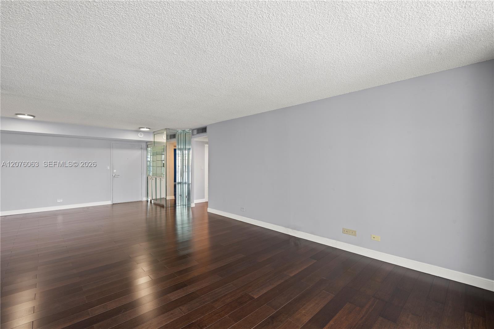 901 2 / 2 1488 sq. ft. $ 2026-08-22 0 foto