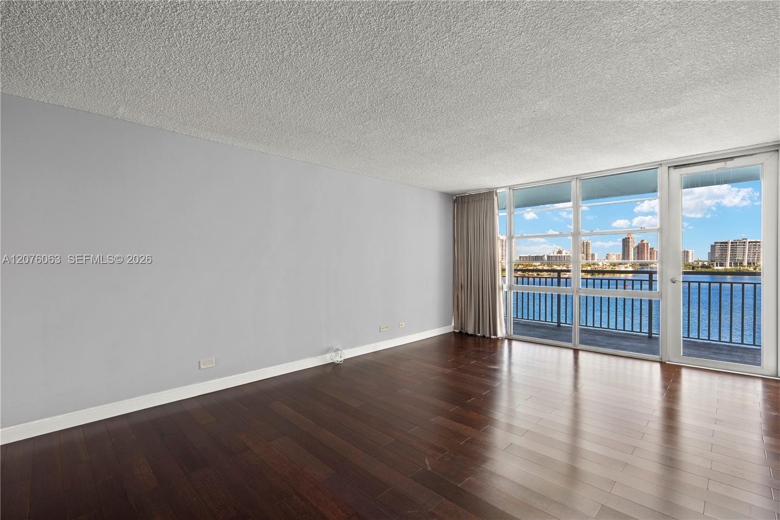 901 2 / 2 1488 sq. ft. $ 2026-08-22 0 foto