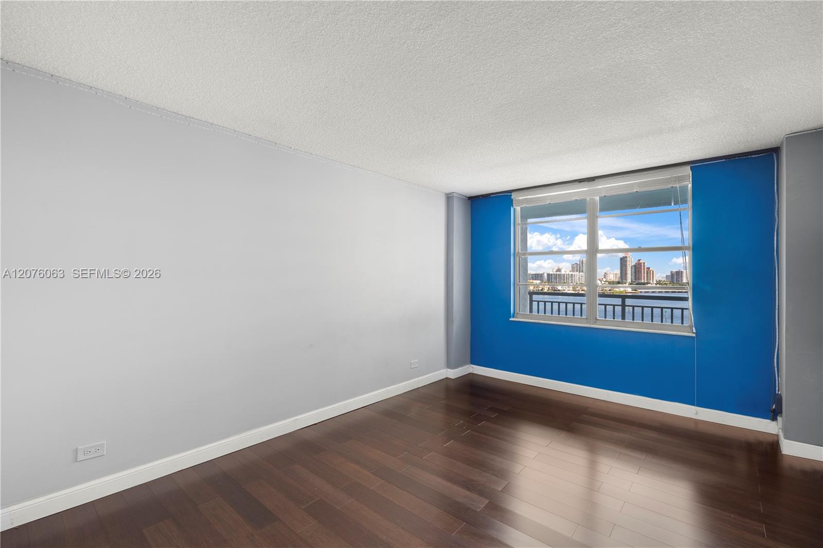 901 2 / 2 1488 sq. ft. $ 2026-08-22 0 foto