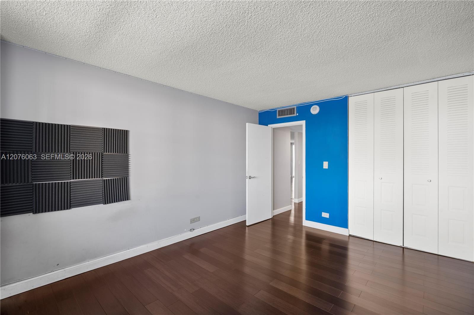 901 2 / 2 1488 sq. ft. $ 2026-08-22 0 foto