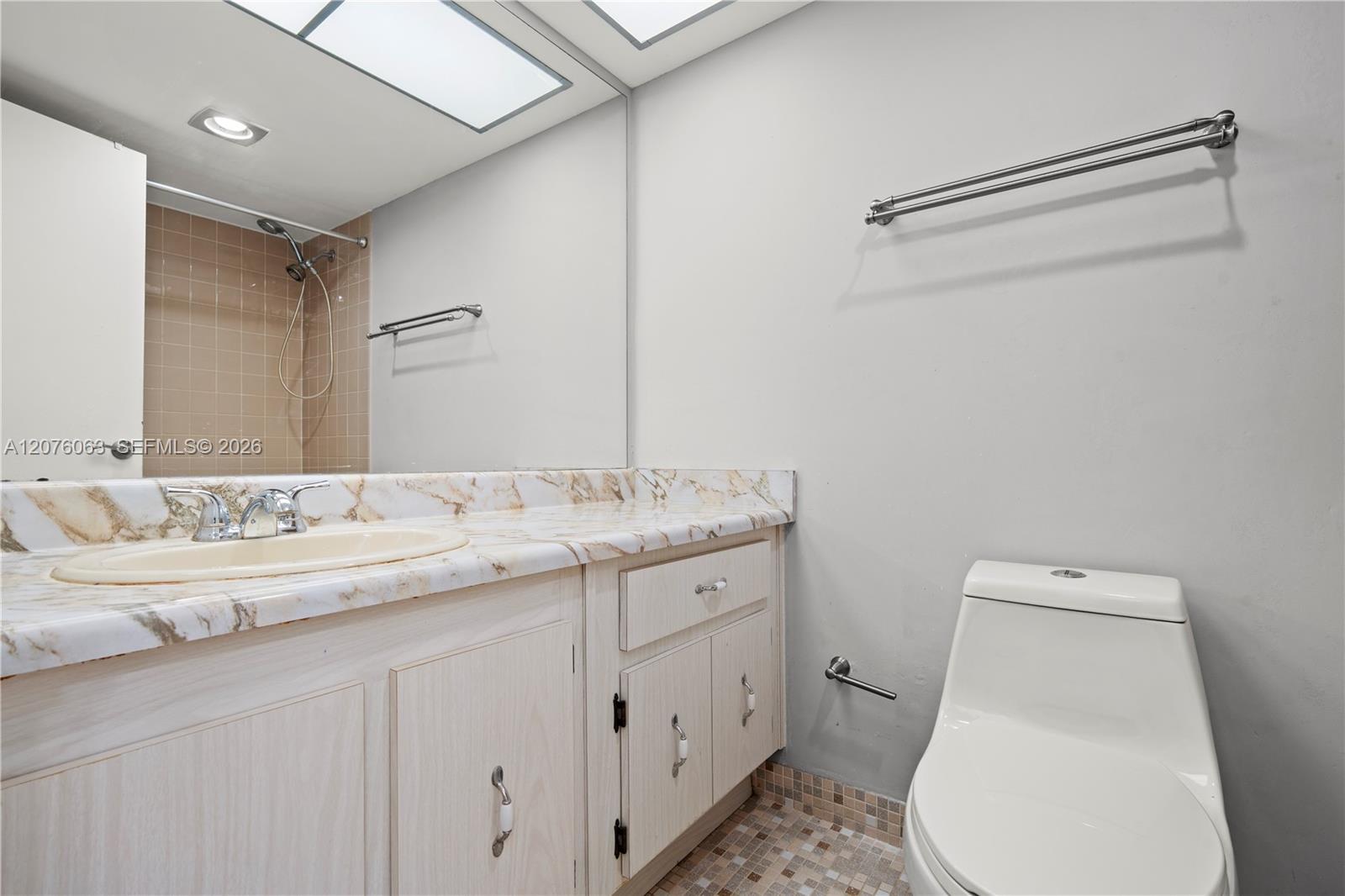 901 2 / 2 1488 sq. ft. $ 2026-08-22 0 foto