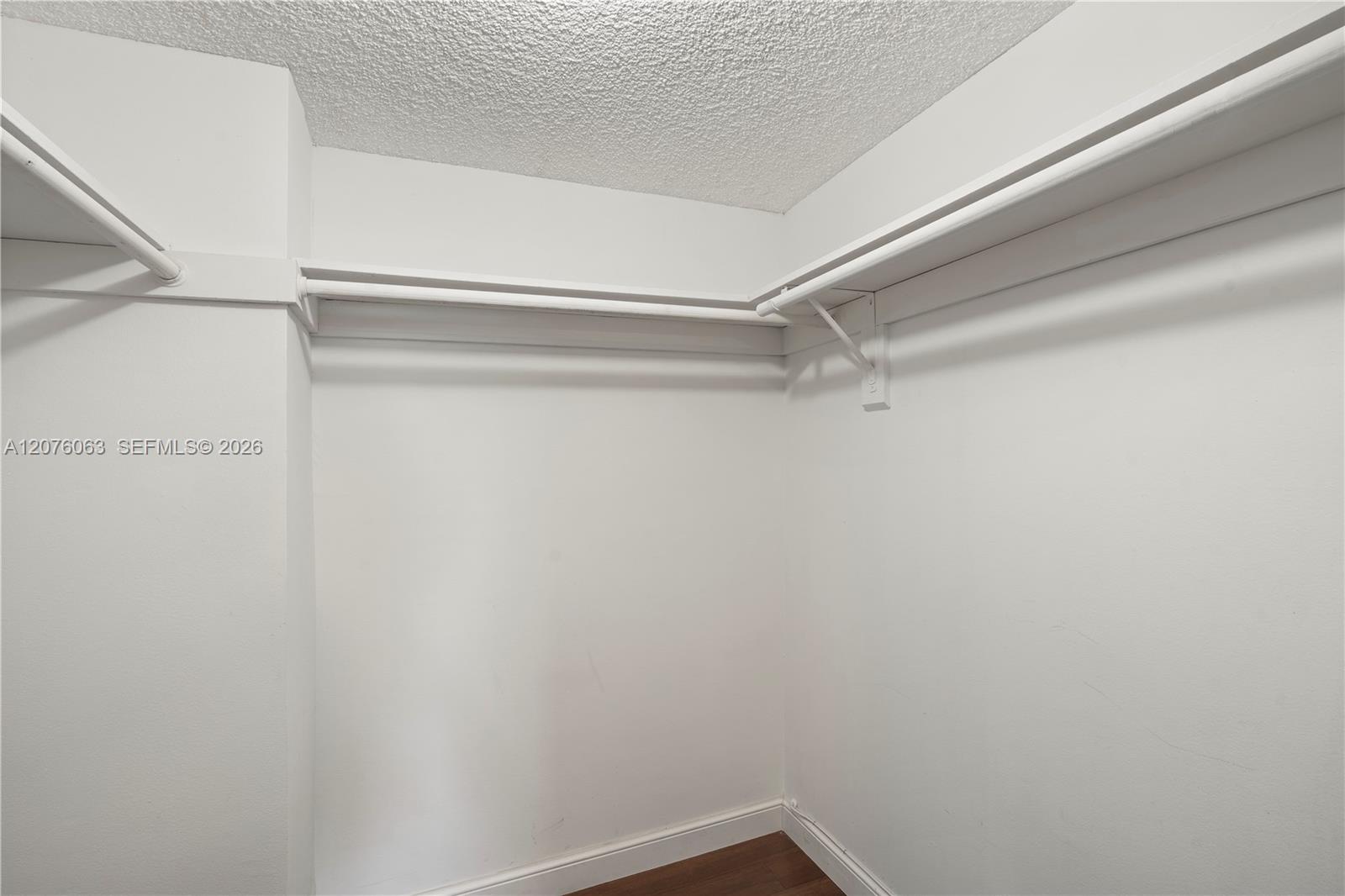 901 2 / 2 1488 sq. ft. $ 2026-08-22 0 foto