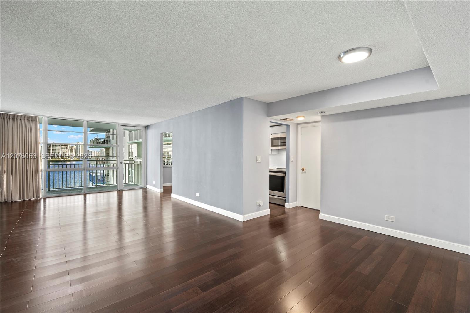 901 2 / 2 1488 sq. ft. $ 2026-08-22 0 foto