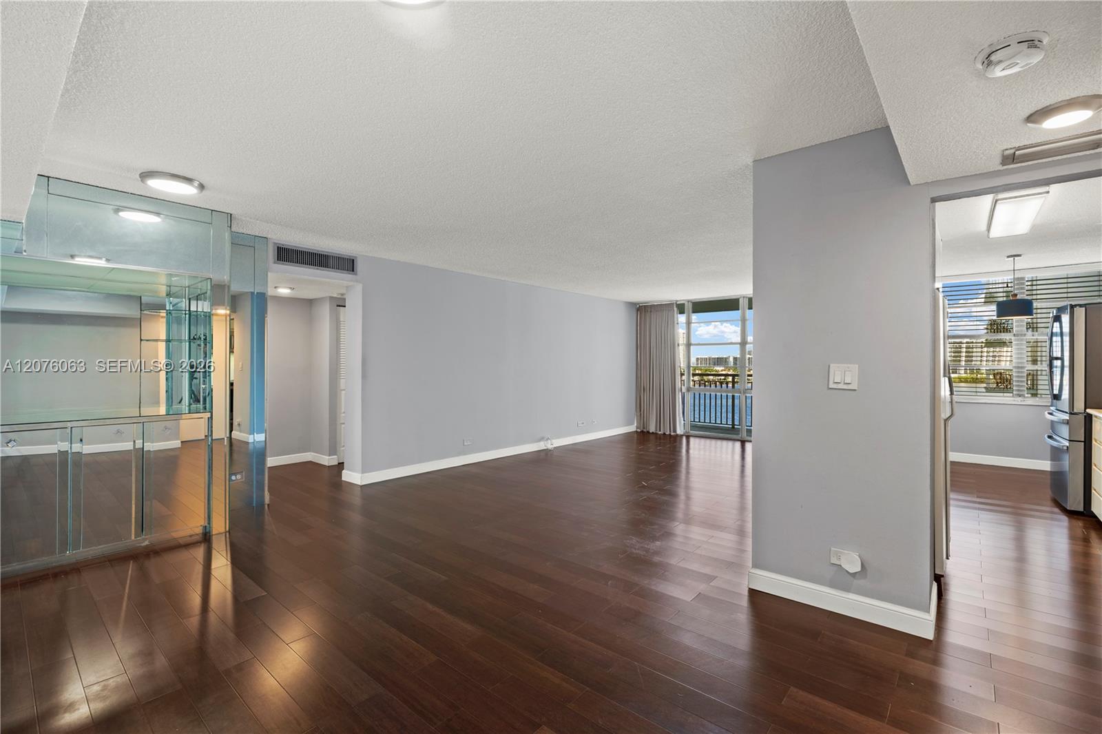 901 2 / 2 1488 sq. ft. $ 2026-08-22 0 foto