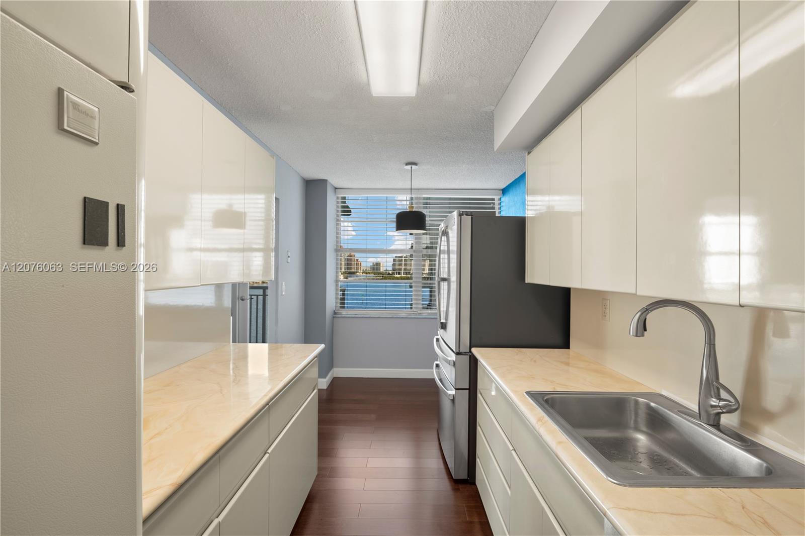 901 2 / 2 1488 sq. ft. $ 2026-08-22 0 foto