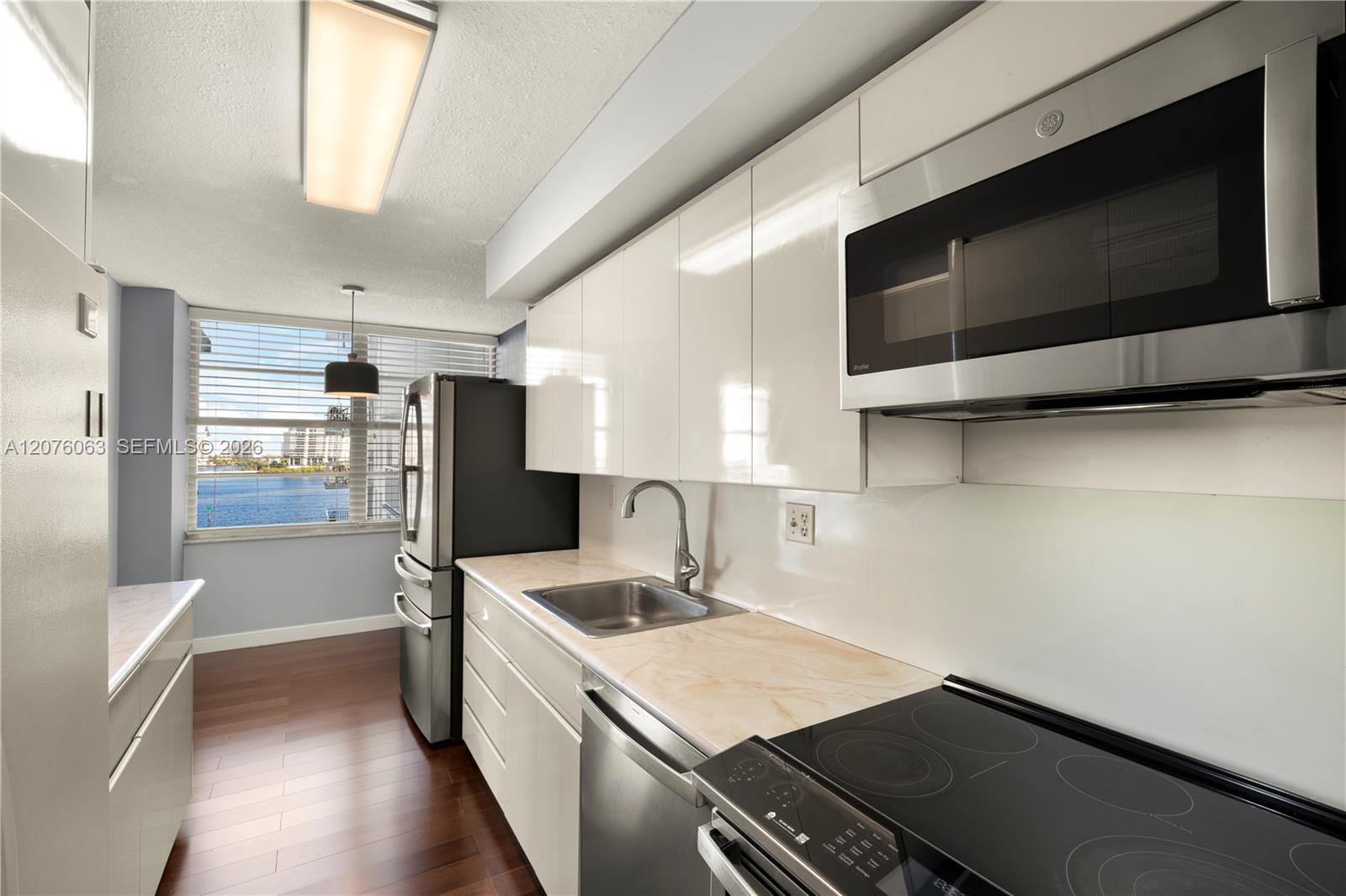 901 2 / 2 1488 sq. ft. $ 2026-08-22 0 foto