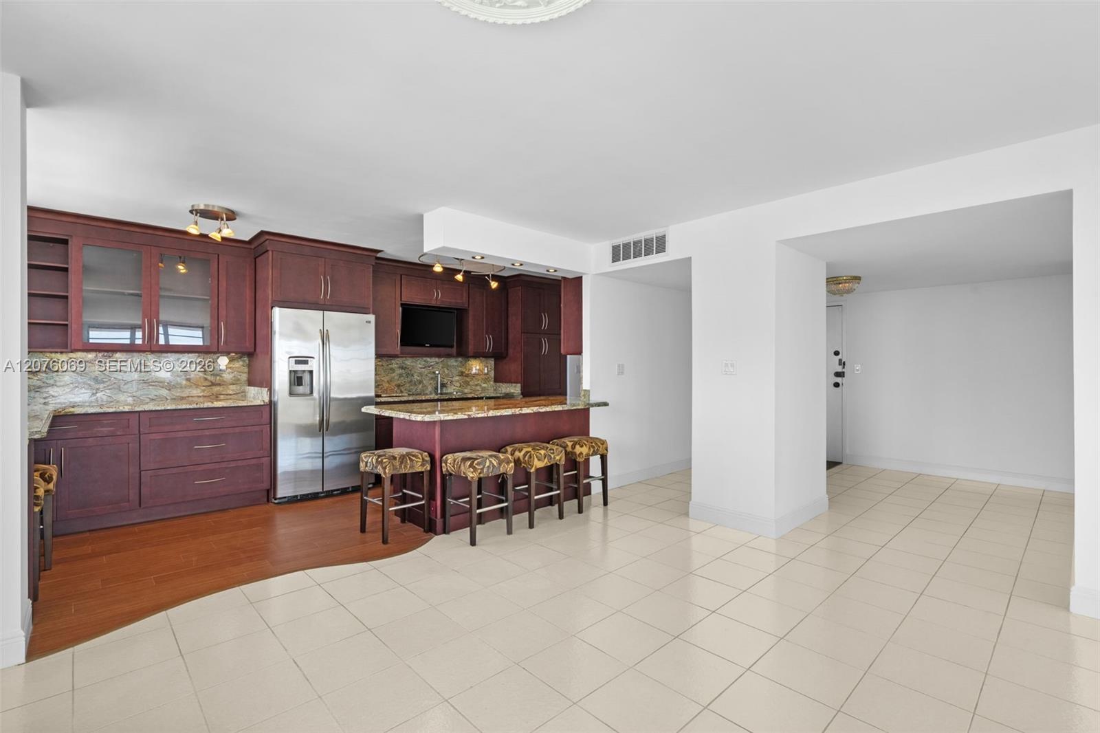 See details 2304 3 / 3 1890 sq. ft. $ 2026-08-22 0 Photo