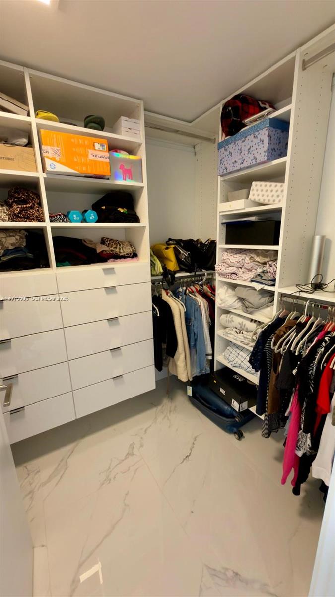 Ver detalles 5-1001 3 / 4 1892 sq. ft. $ 2026-08-22 0 foto