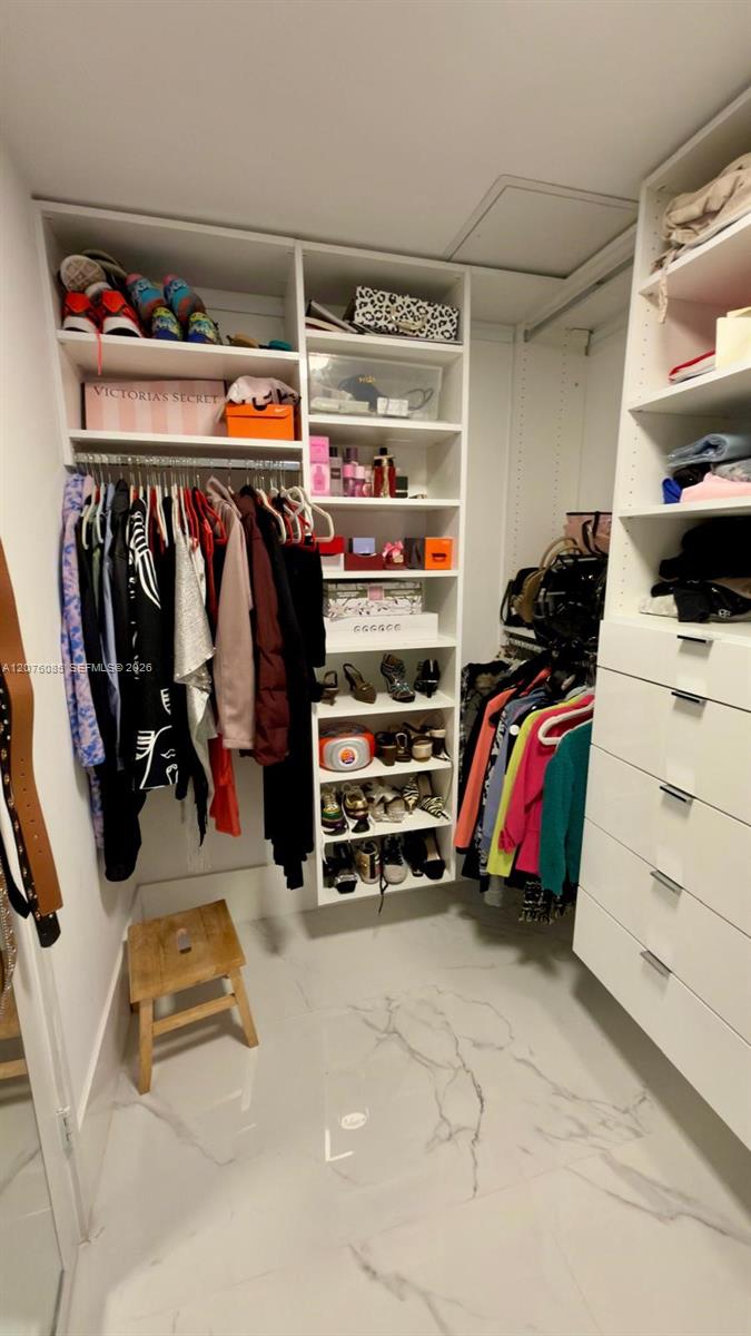 Ver detalles 5-1001 3 / 4 1892 sq. ft. $ 2026-08-22 0 foto