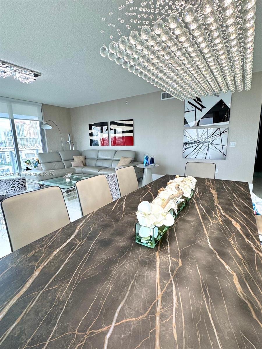 Ver detalles 5-1001 3 / 4 1892 sq. ft. $ 2026-08-22 0 foto
