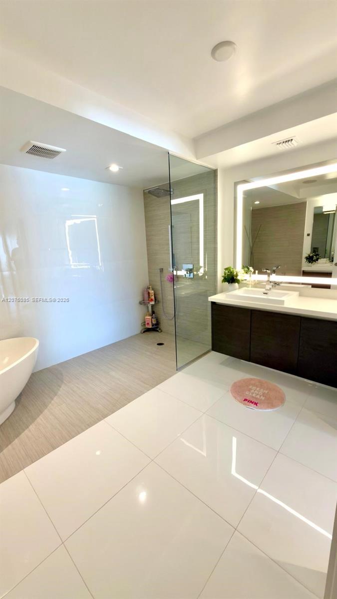 Ver detalles 5-1001 3 / 4 1892 sq. ft. $ 2026-08-22 0 foto