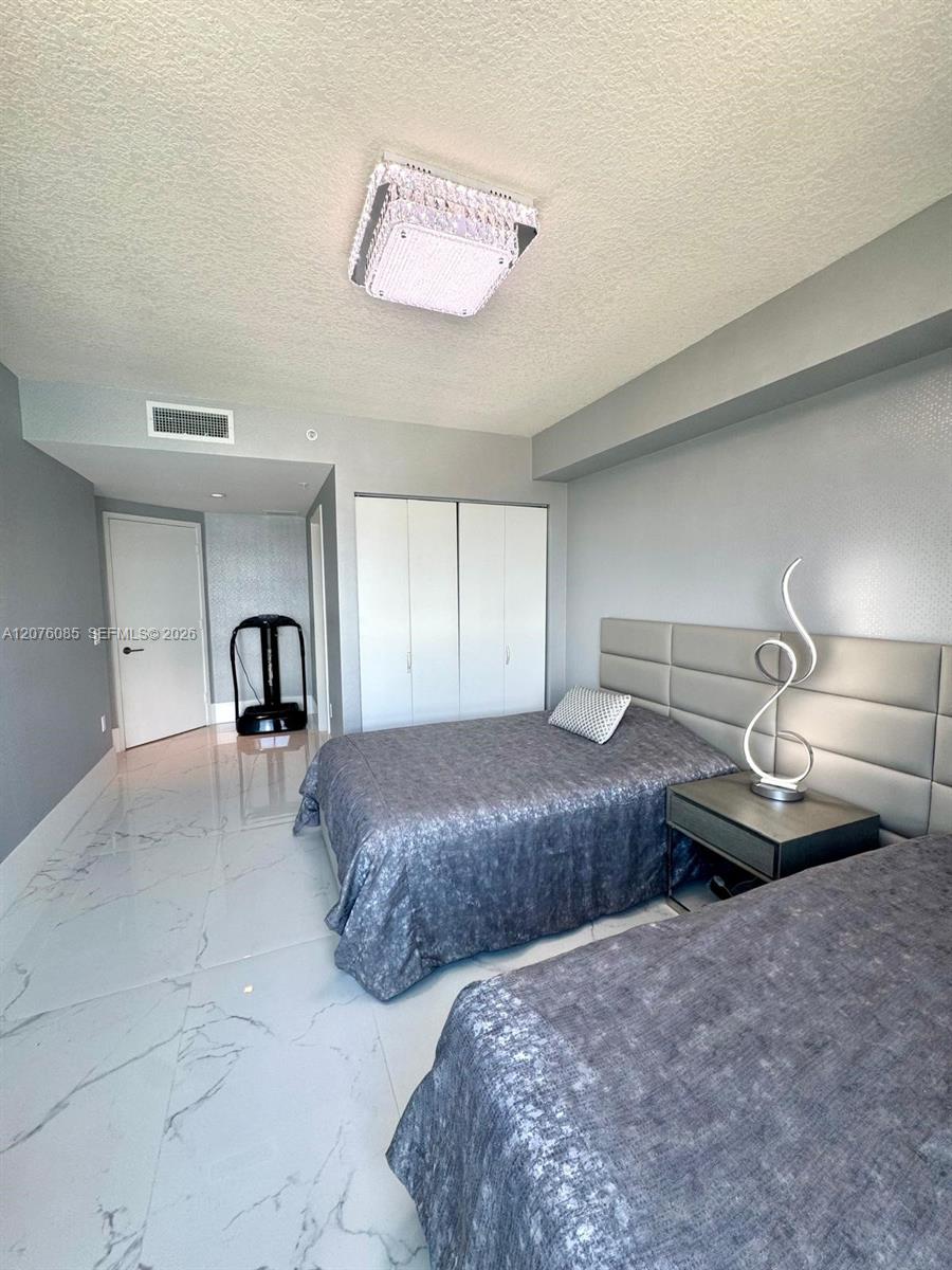 Ver detalles 5-1001 3 / 4 1892 sq. ft. $ 2026-08-22 0 foto