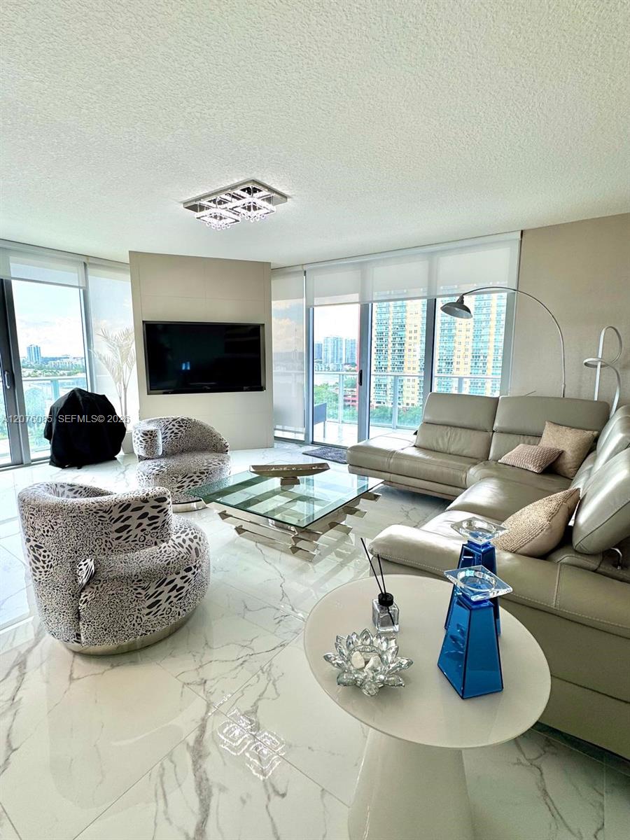 Ver detalles 5-1001 3 / 4 1892 sq. ft. $ 2026-08-22 0 foto