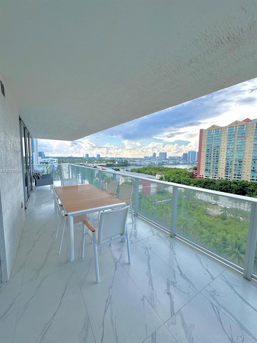 Ver detalles 5-1001 3 / 4 1892 sq. ft. $ 2026-08-22 0 foto